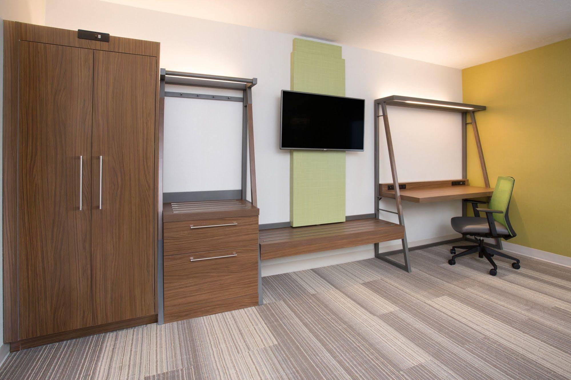 Holiday Inn Express & Suites - Cincinnati Ne - Red Bank Road By Ihg Exterior photo